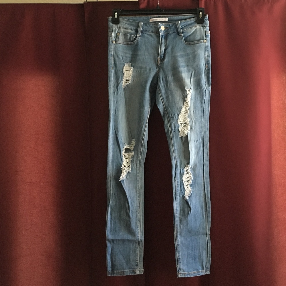 Fashion Nova Size 9 - Ripped Skinny Jeans